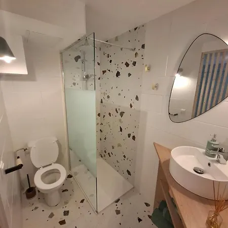 En Rez-de-chaussee De Maison アパート Russan