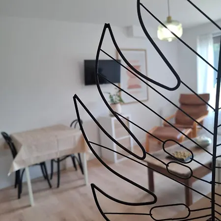 En Rez-de-chaussee De Maison Apartamento *